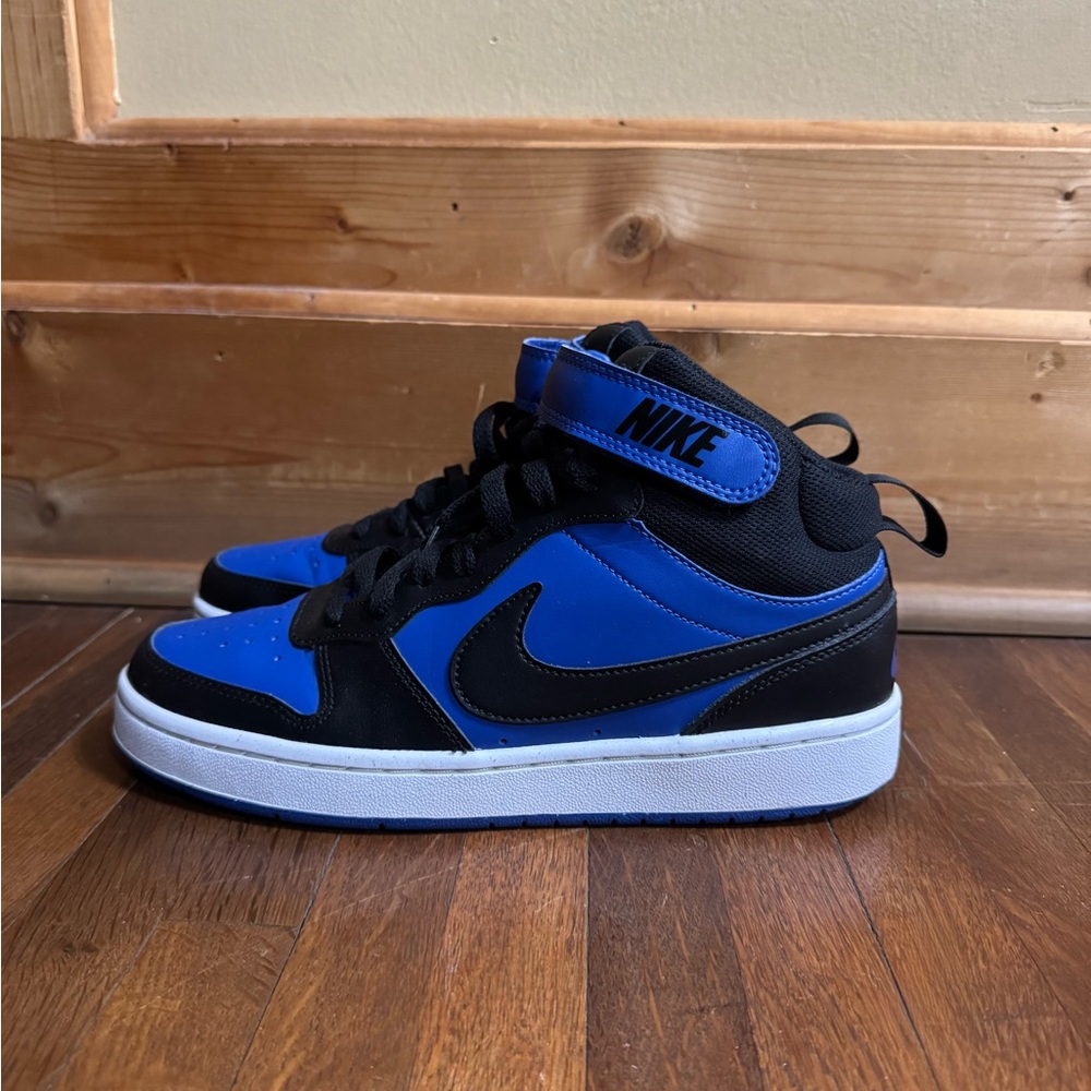 Nike sneakers blue and black trainers kids size 7y